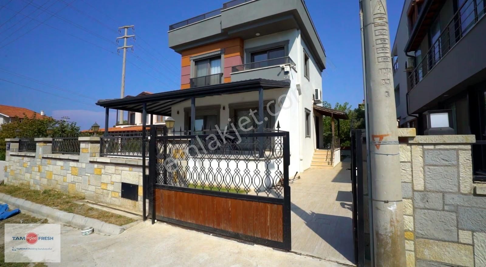 Urla İçmelerde Denize Yakın Tam Müstakil Villa... - Görsel 24