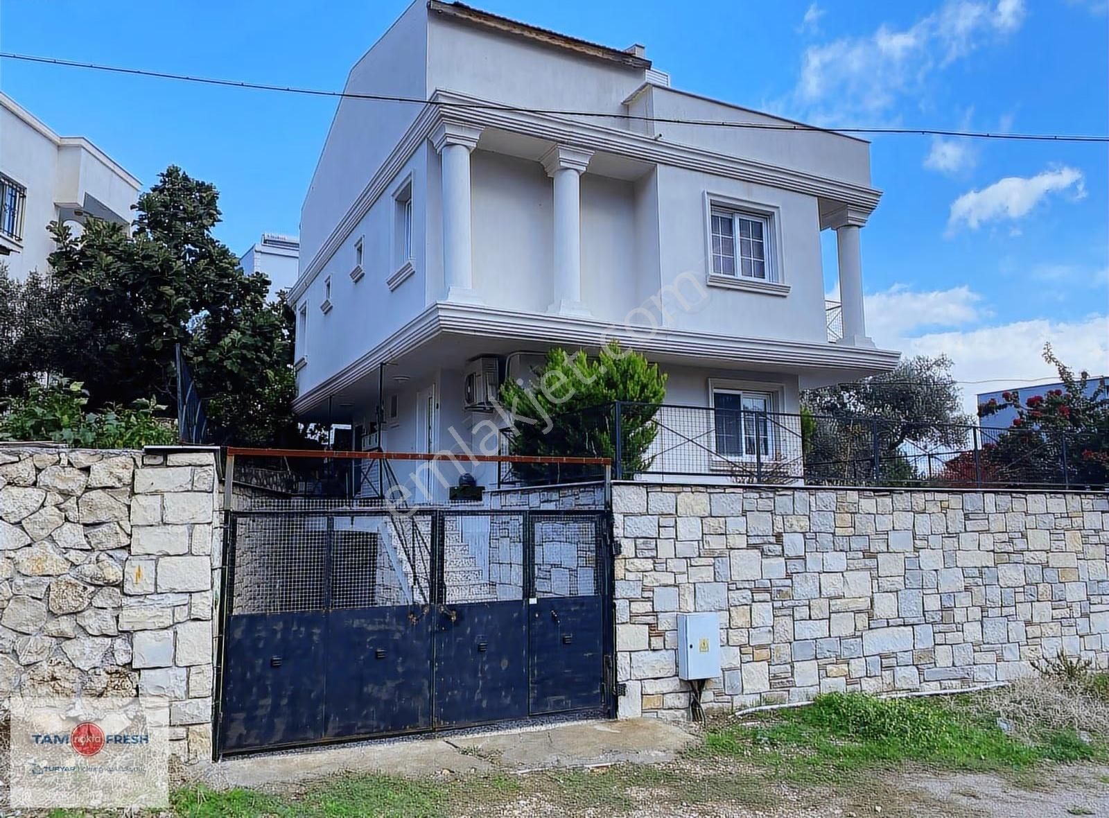 Merkez Mahallesi Kuyucak Mevkii'nde Bahçeli 4+1 İkiz Tripleks