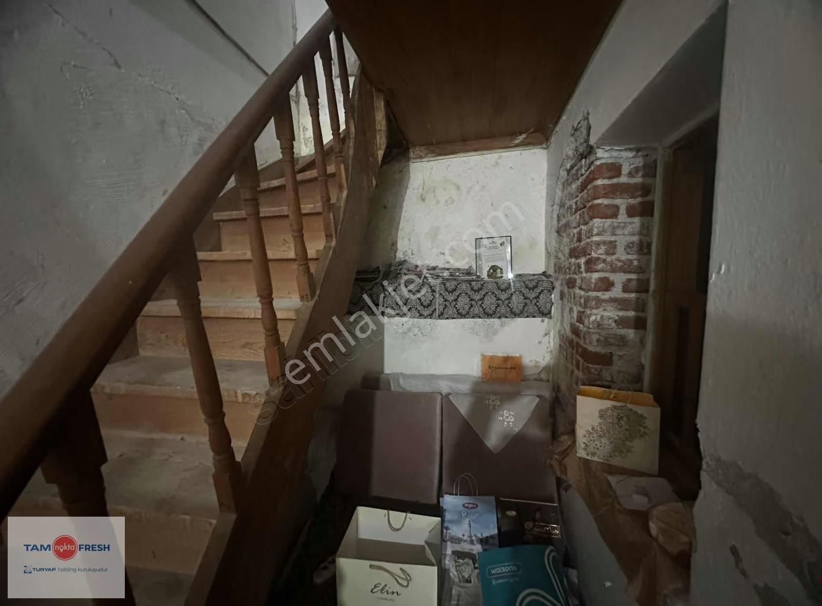 Urla Merkezde Taş Ev