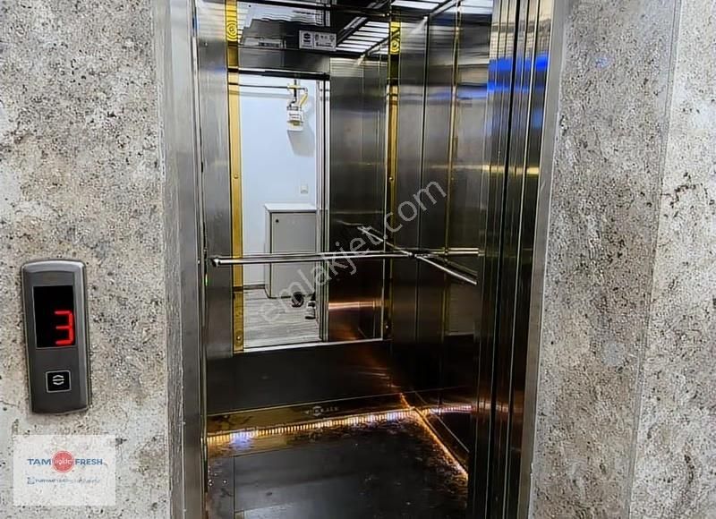 Üçkuylar Meydanı'nda Merkezi Konumda Gözalıcı Mimarisiyle 1+1 - Görsel 14