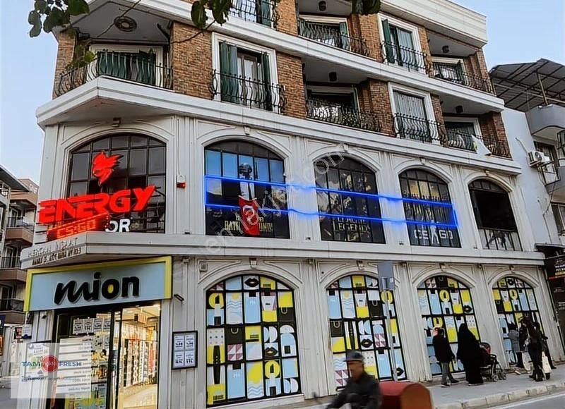 Üçkuylar Meydanı'nda Merkezi Konumda Gözalıcı Mimarisiyle 1+1 - Görsel 8