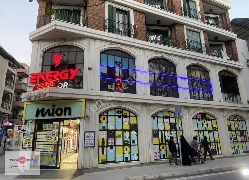 Üçkuylar Meydanı'nda Merkezi Konumda Gözalıcı Mimarisiyle 1+1