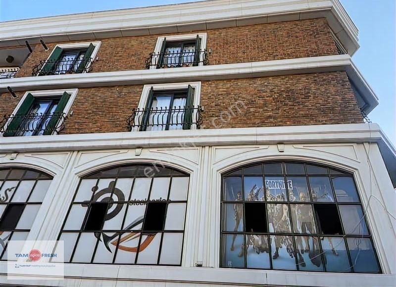 Üçkuylar Meydanı'nda Merkezi Konumda Gözalıcı Mimarisiyle 1+1 - Görsel 2