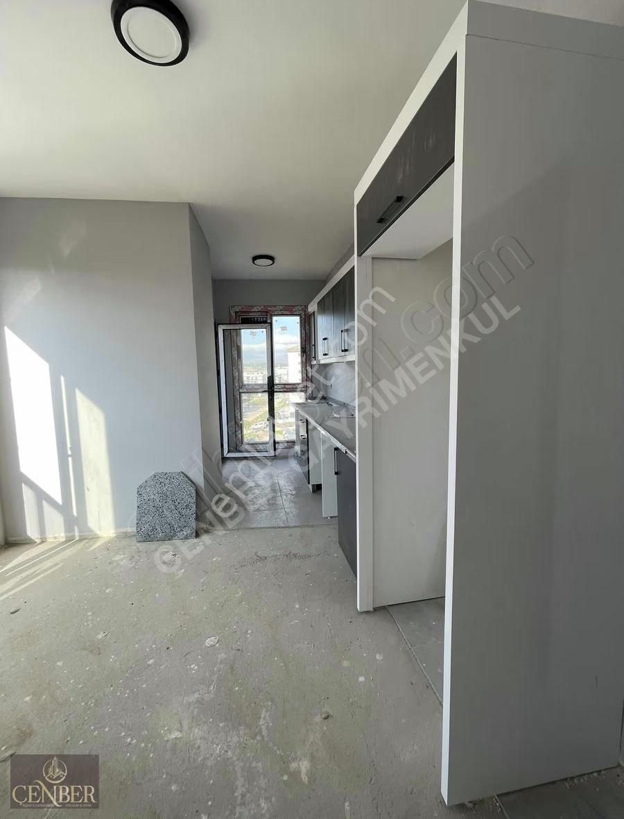 Koyundere Merkezde Cadde Üstü Teraslı 1+1 Acil Satılık - Görsel 8