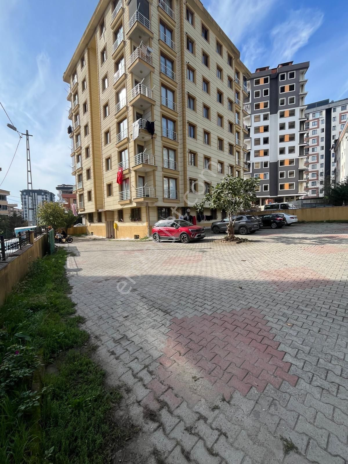 Çekmeköy Taşdelen Sultançiftliği Mah Satılık 80 M. 2+1 Arakat Daire