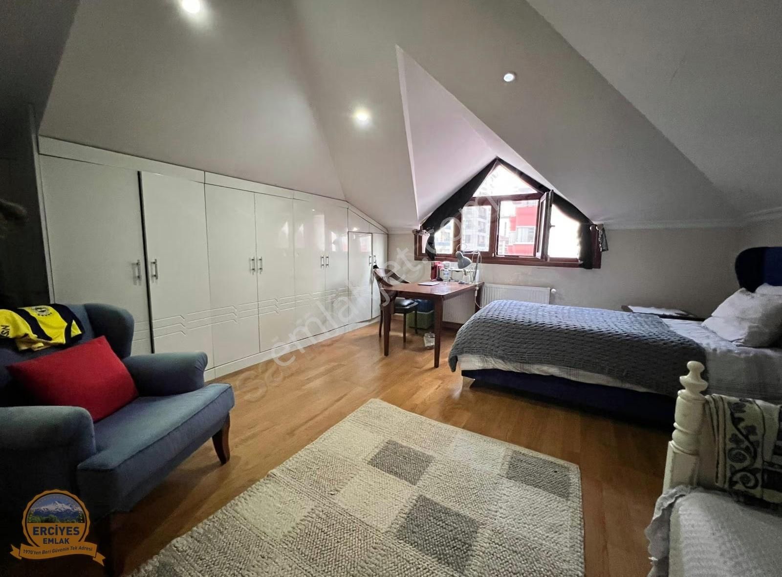 Erciyes'den Erenköy'de Katta Tek 5+2 Teraslı 300 M² Dubleks