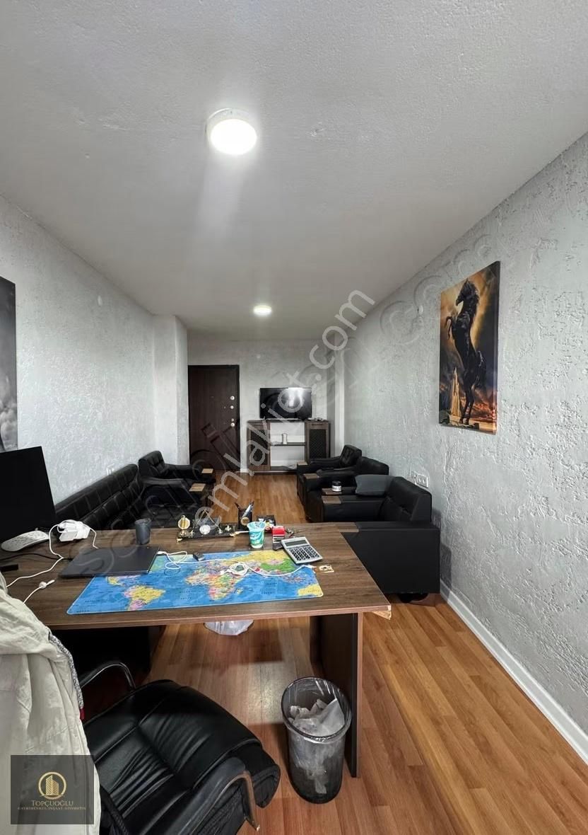 Topçuoğlu Gayrimenkul'den Esnaf Sarayının Yanında Satılık Ofis!