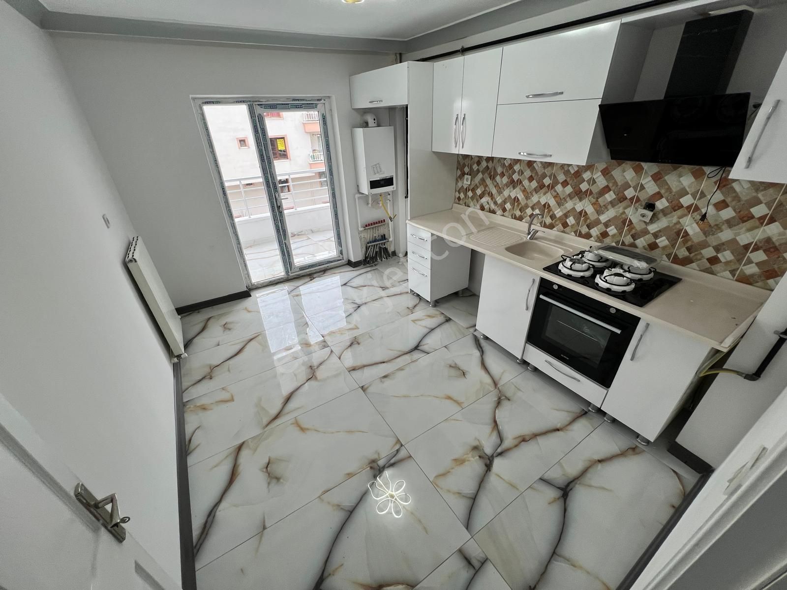 Kanuni Mahallesi'nde Full+full Yapılı Orta Katta 3+1 Daire!