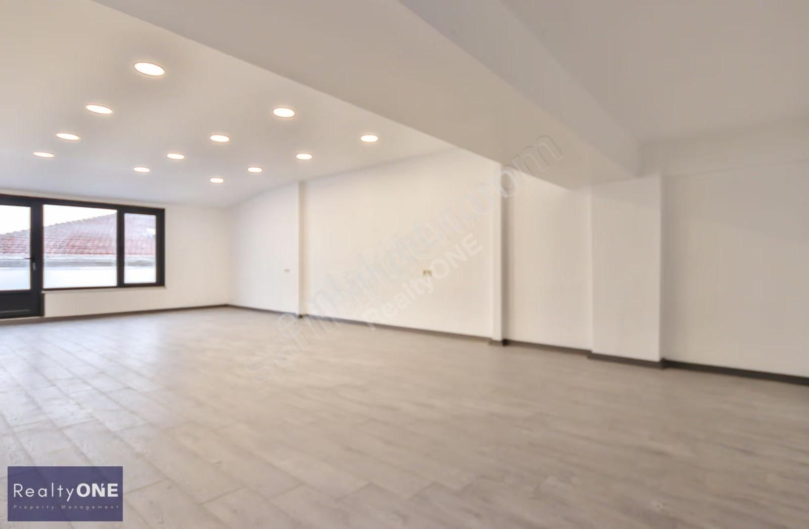 R-one İstanbul Fatih 4 Ayrı Bölüm Terasa Sahip Kiralık Ofis Katı - Görsel 35