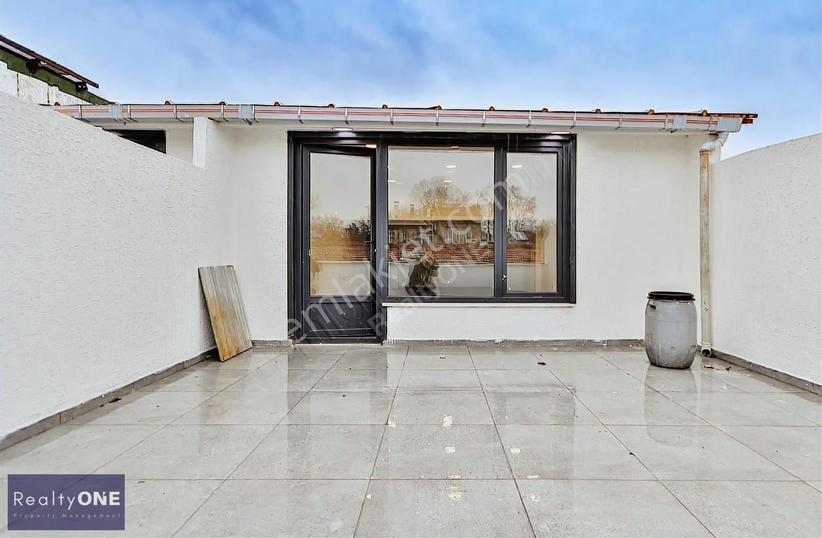 R-one İstanbul Fatih 4 Ayrı Bölüm Terasa Sahip Kiralık Ofis Katı - Görsel 10