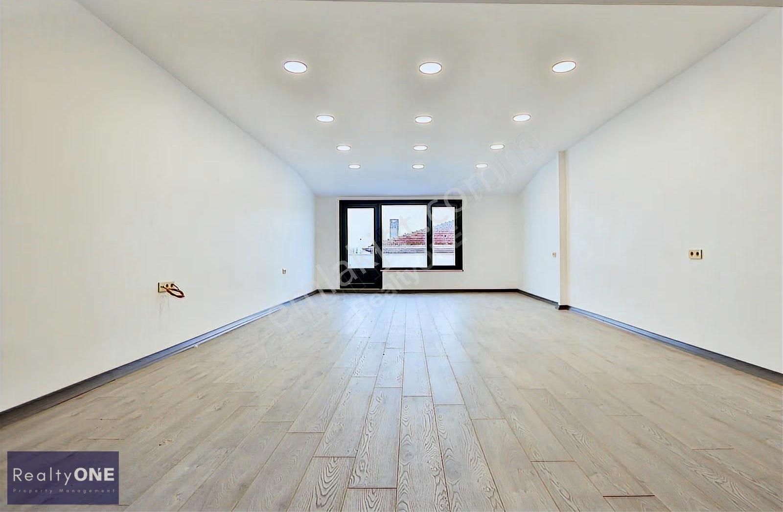 R-one İstanbul Fatih 4 Ayrı Bölüm Terasa Sahip Kiralık Ofis Katı - Görsel 25