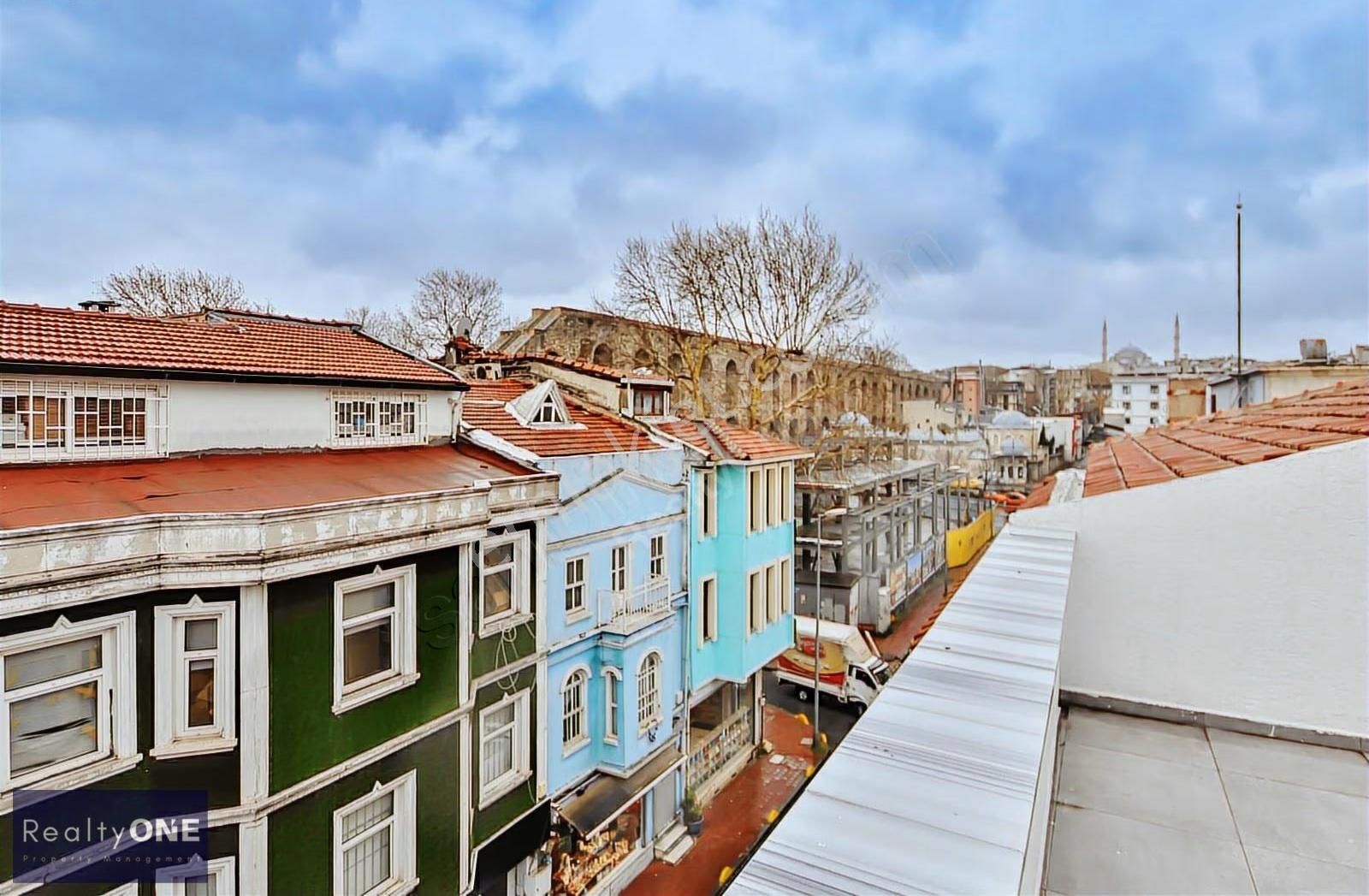 R-one İstanbul Fatih 4 Ayrı Bölüm Terasa Sahip Kiralık Ofis Katı - Görsel 2