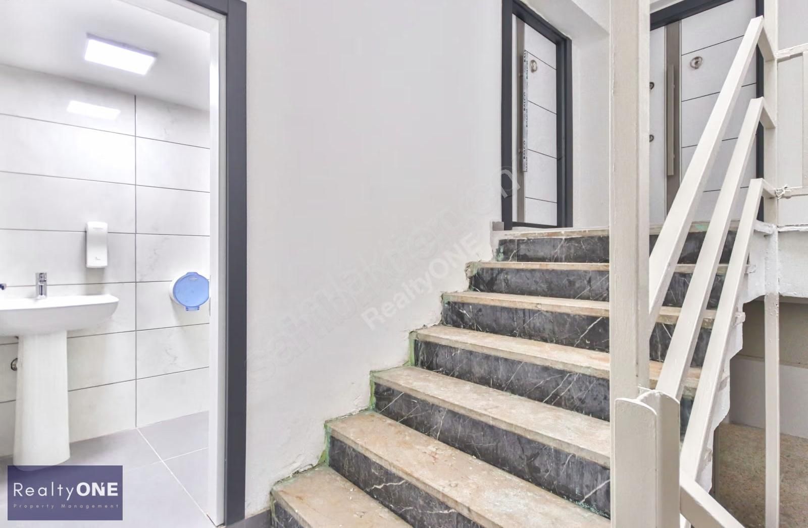 R-one İstanbul Fatih 4 Ayrı Bölüm Terasa Sahip Kiralık Ofis Katı - Görsel 14