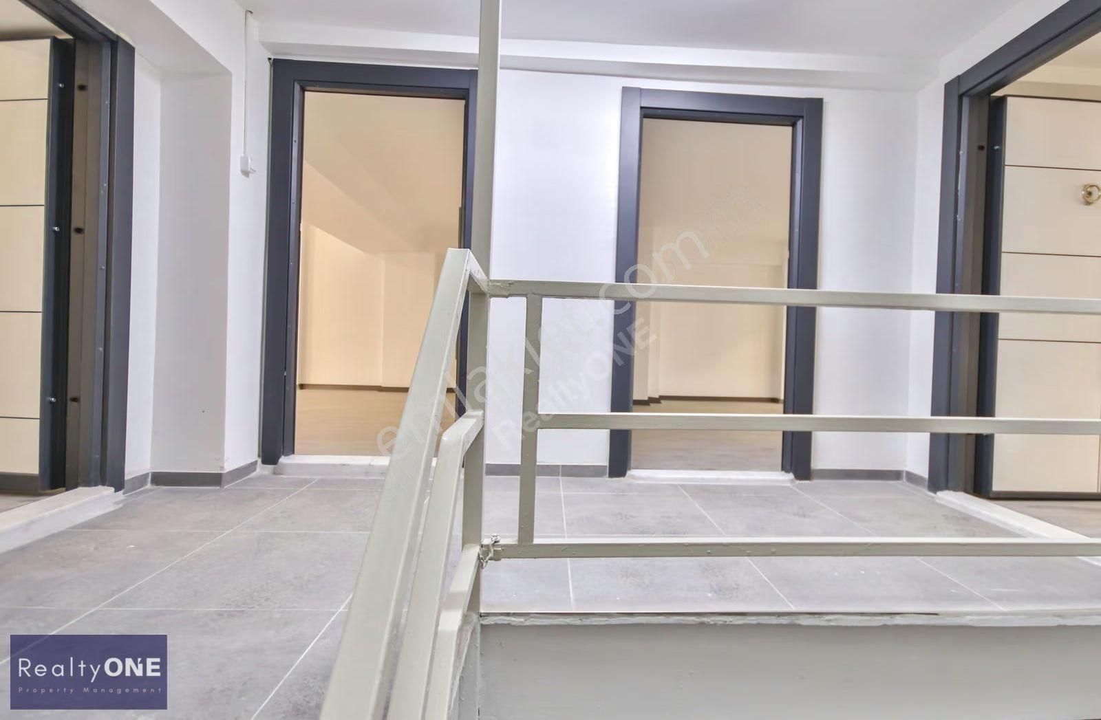 R-one İstanbul Fatih 4 Ayrı Bölüm Terasa Sahip Kiralık Ofis Katı - Görsel 6