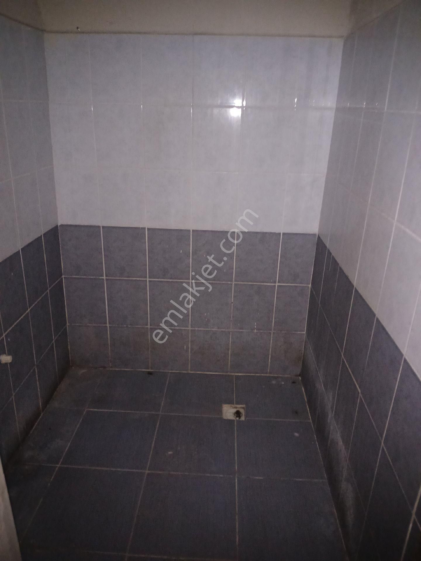 Karabağlar Yahaner Zafer Tepe Mah Bekara Uygundur Bay Ve Ya Bayan Çekirdek Aile De Olur - Görsel 9