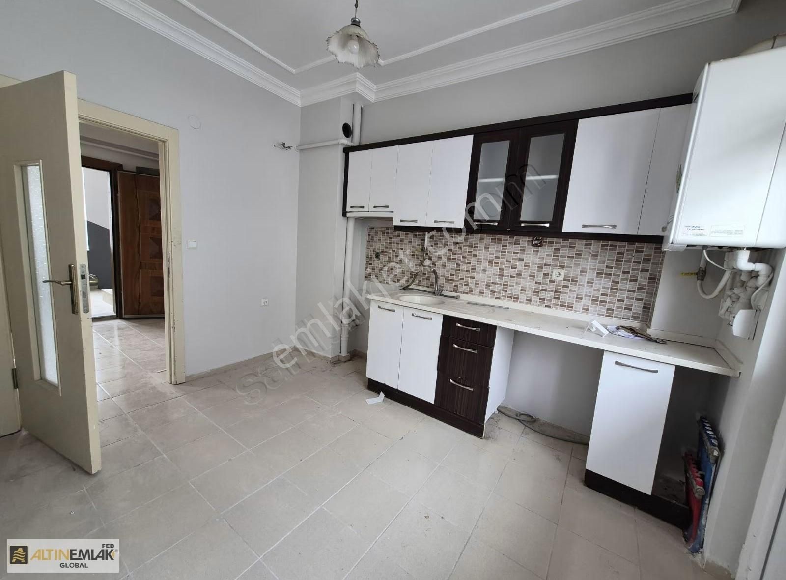 Erkilet General Emir De 3 Katlı Satılık Aile Apartmanı - Görsel 4