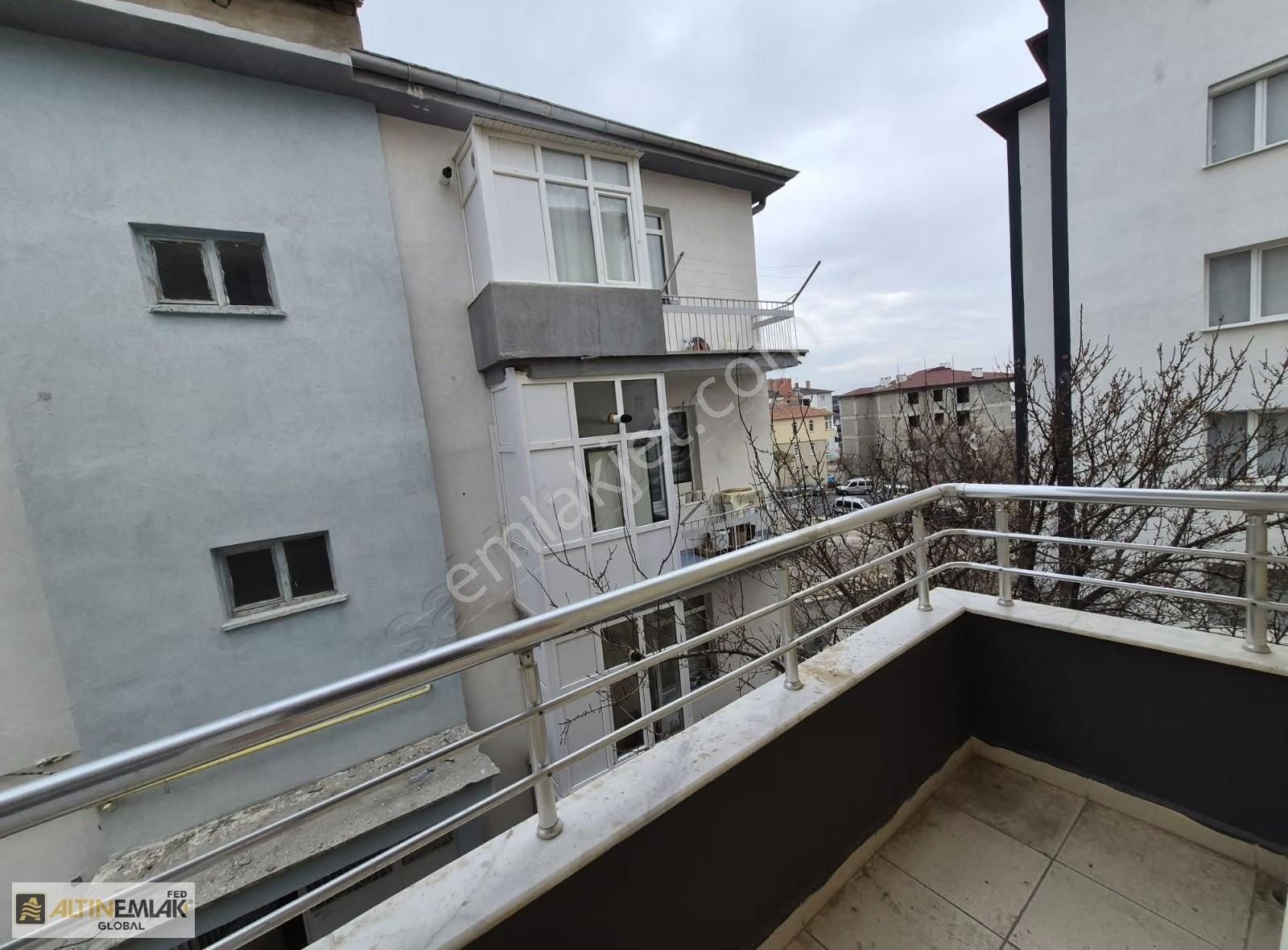 Erkilet General Emir De 3 Katlı Satılık Aile Apartmanı - Görsel 5