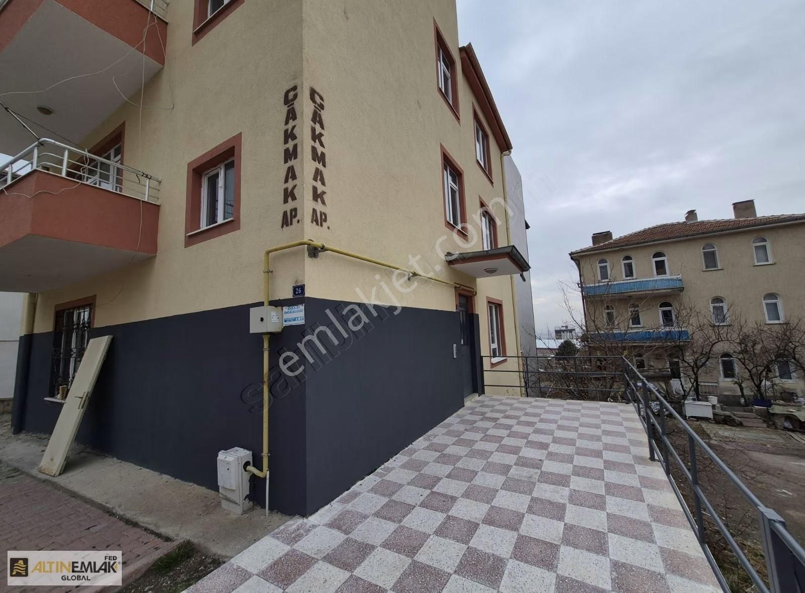 Erkilet General Emir De 3 Katlı Satılık Aile Apartmanı - Görsel 2