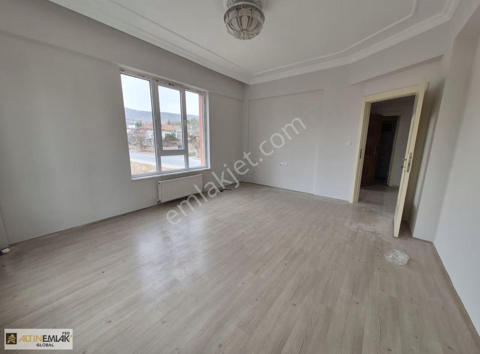 Erkilet General Emir De 3 Katlı Satılık Aile Apartmanı - Görsel 11