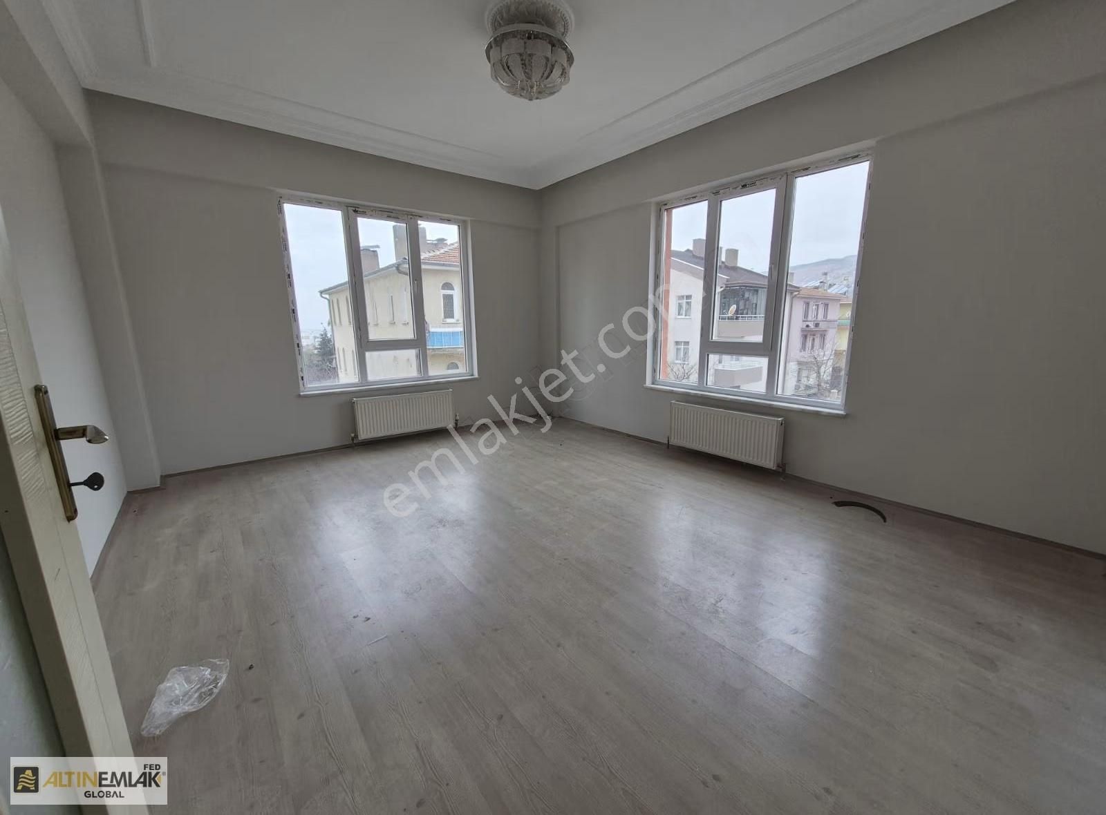 Erkilet General Emir De 3 Katlı Satılık Aile Apartmanı - Görsel 16