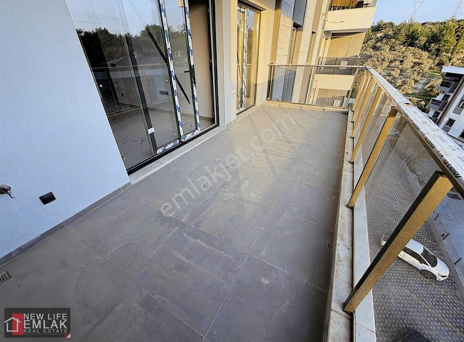 Kuşadası Merkezde Havuzlu Sitede Satılık 2+1 Daire - Görsel 24