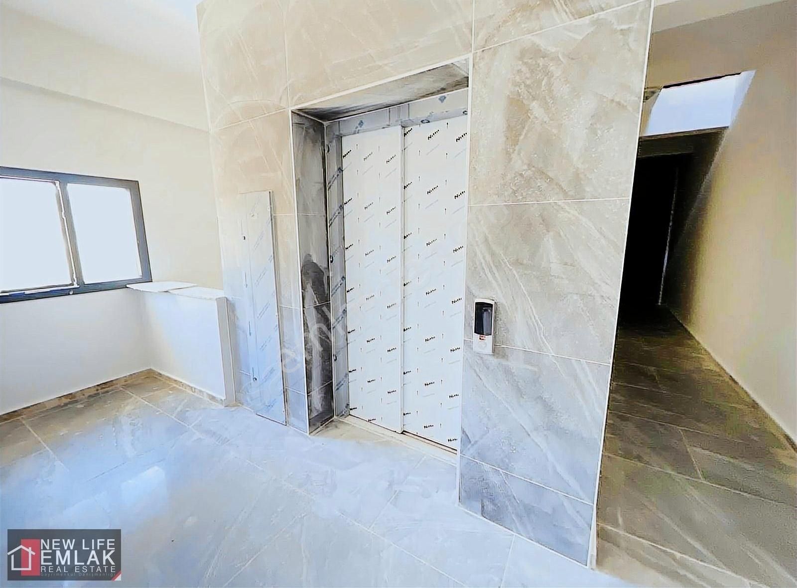 Kuşadası Merkezde Havuzlu Sitede Satılık 2+1 Daire - Görsel 22