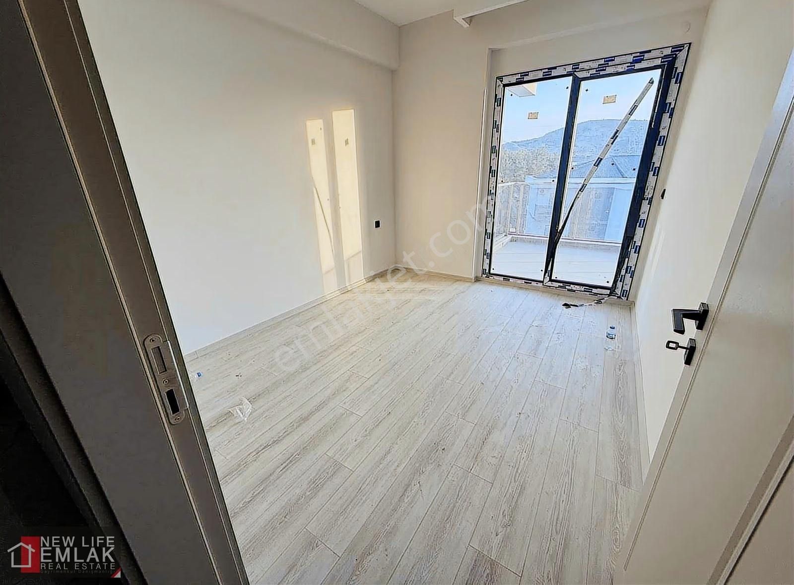 Kuşadası Merkezde Havuzlu Sitede Satılık 2+1 Daire - Görsel 30