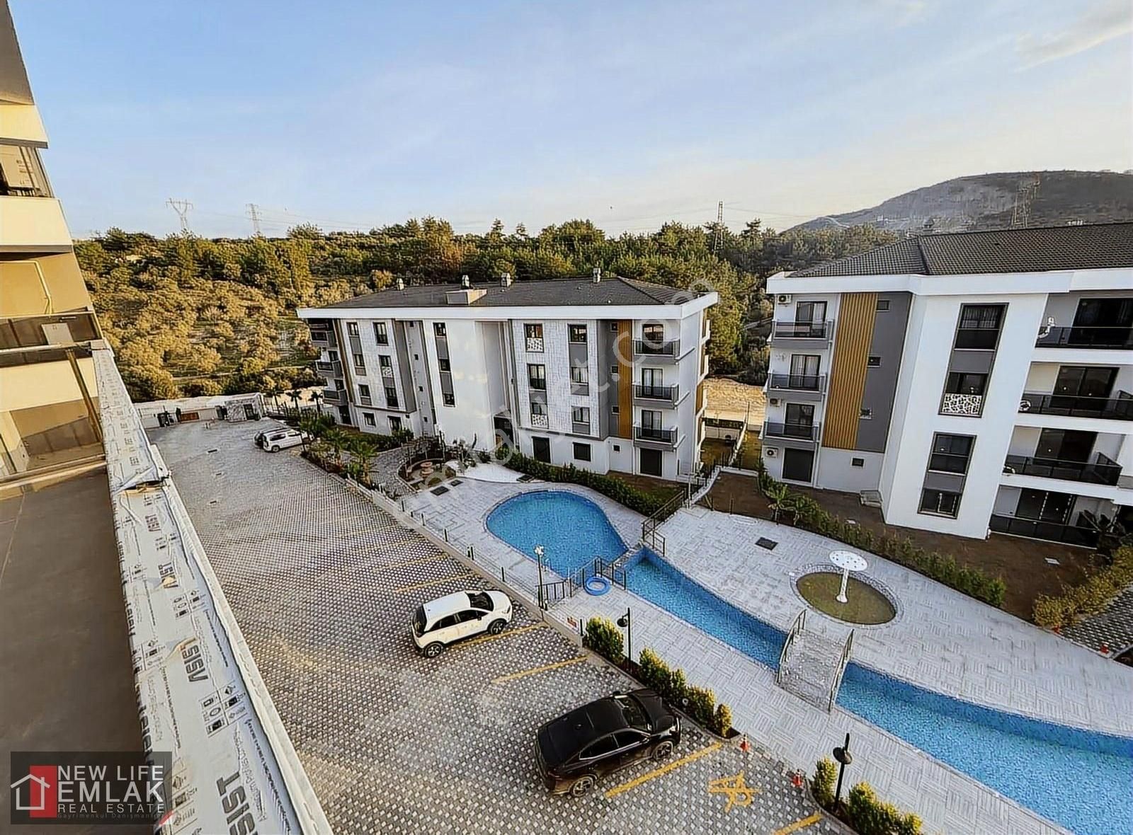 Kuşadası Merkezde Havuzlu Sitede Satılık 2+1 Daire - Görsel 8
