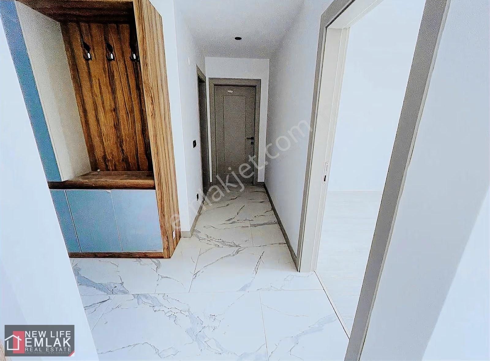 Kuşadası Merkezde Havuzlu Sitede Satılık 2+1 Daire - Görsel 11