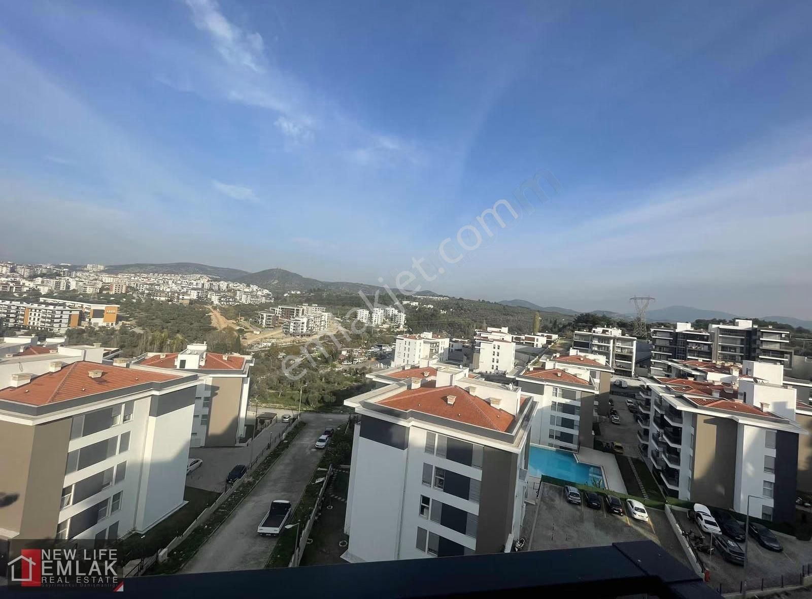 Kuşadasında Havuzlu Site İçerisinde 1+1 Boş Kiralık Daire - Görsel 3