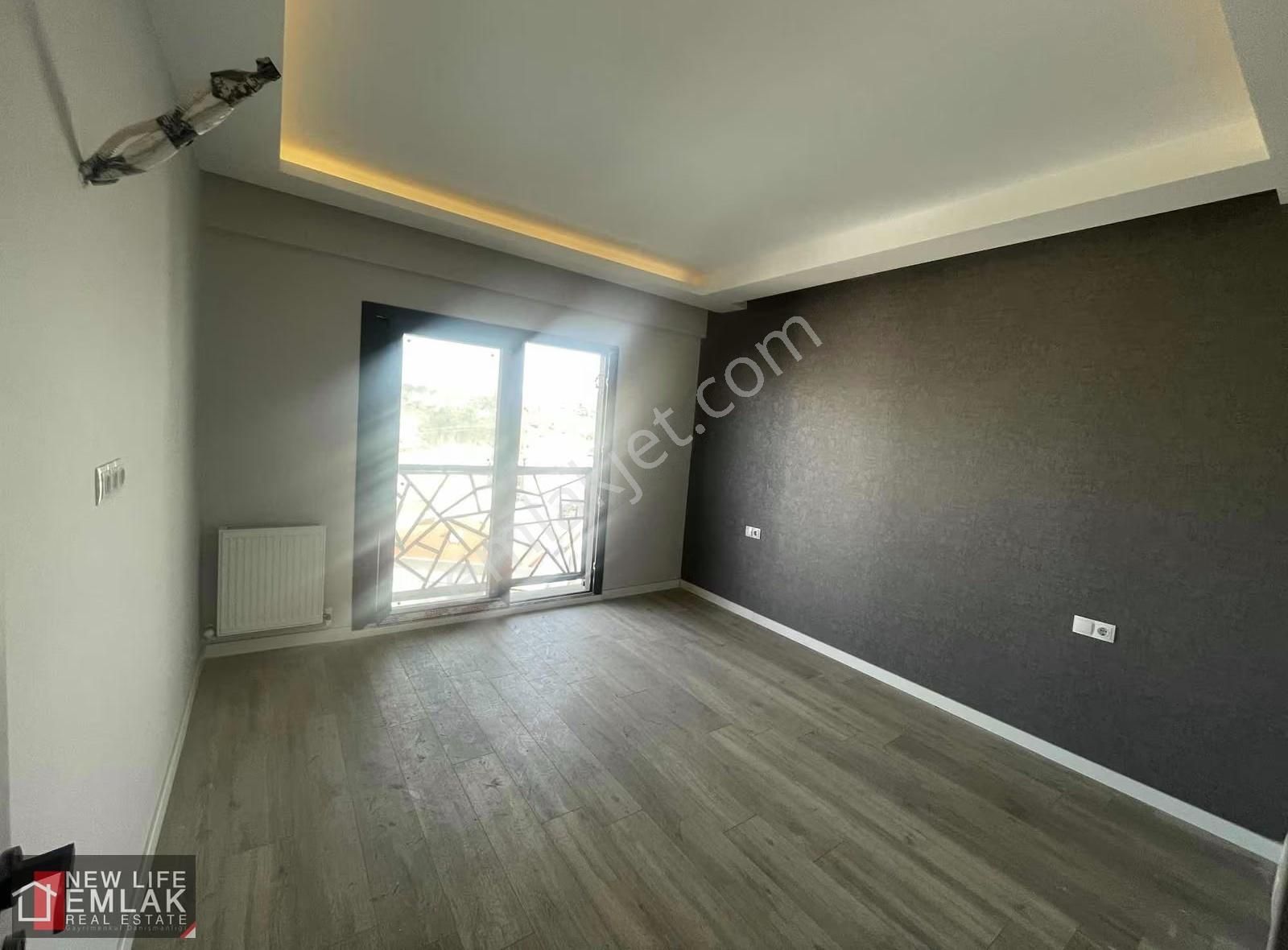 Kuşadasında Havuzlu Site İçerisinde 1+1 Boş Kiralık Daire - Görsel 2