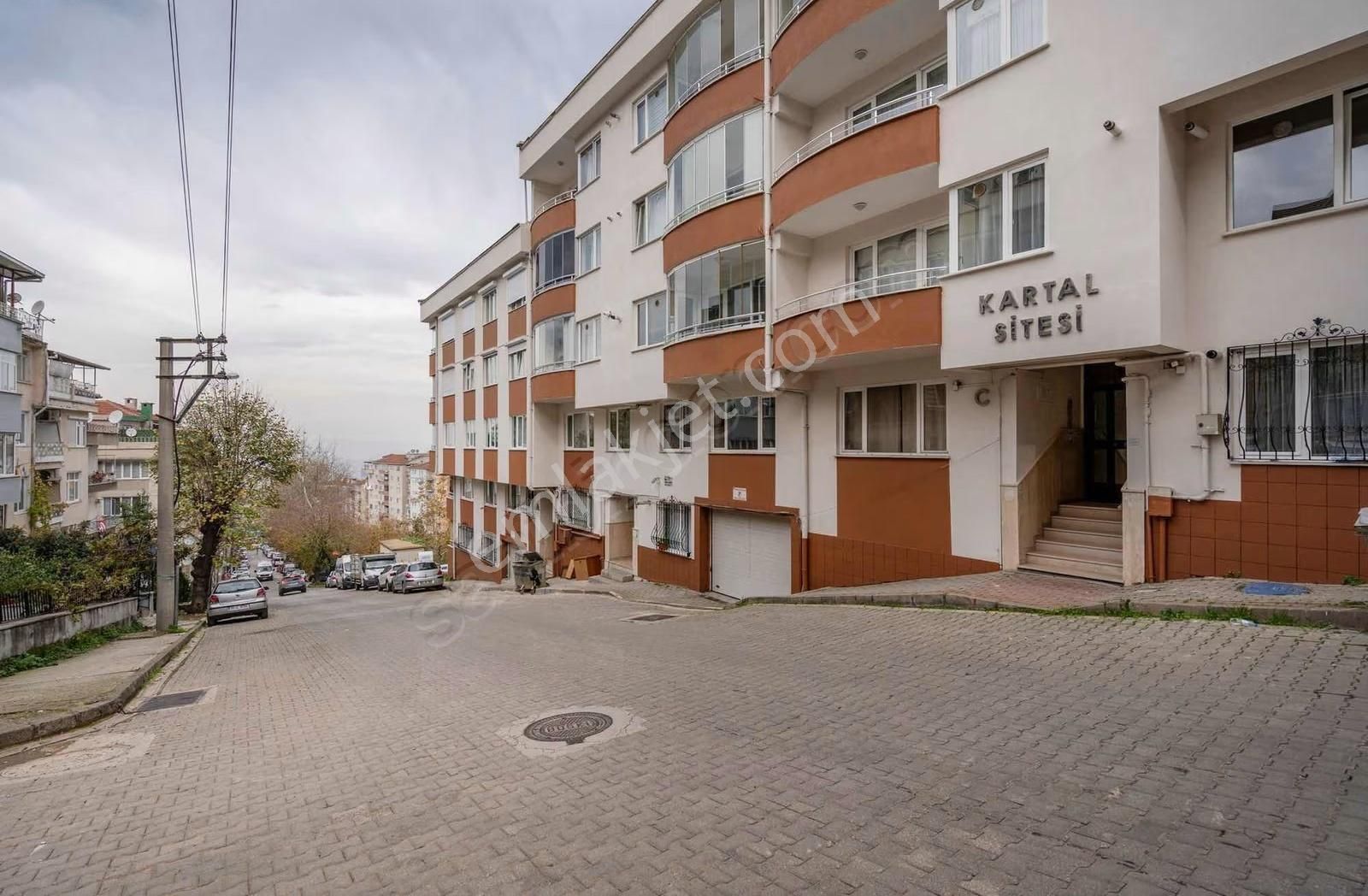 Kartal Sitesinde Satılık 3+1 Ara Kat Daire