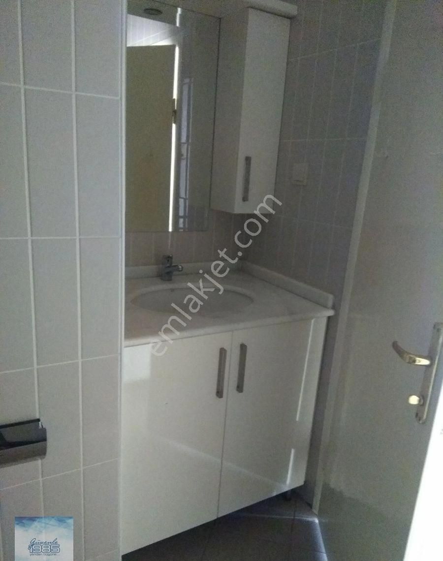 Kavaklıdere Büklüm Sokak'ta Üçüncü Kat, Üç Oda Salon, Salon Bağımsız, Güney Cephe Bakımlı, - Görsel 9