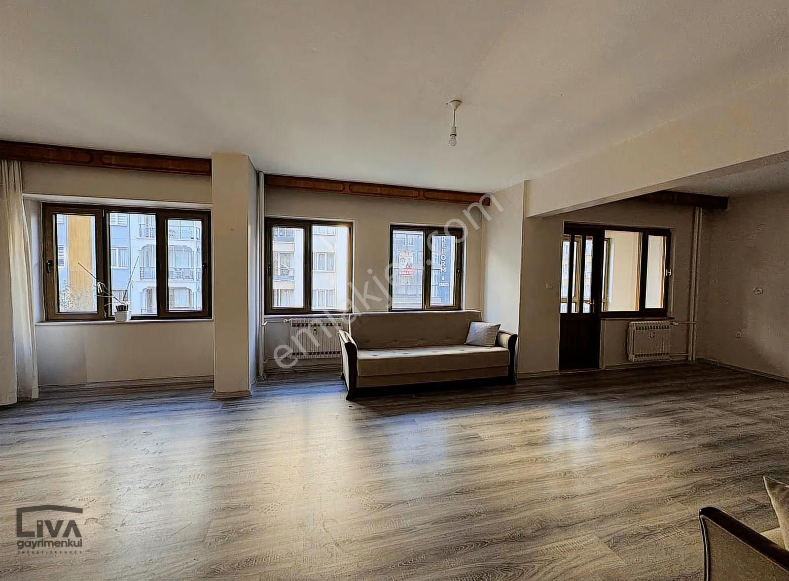 Liva Gayrimenkulden Lise Caddesinde Ana Caddede Satılık Daire - Görsel 24
