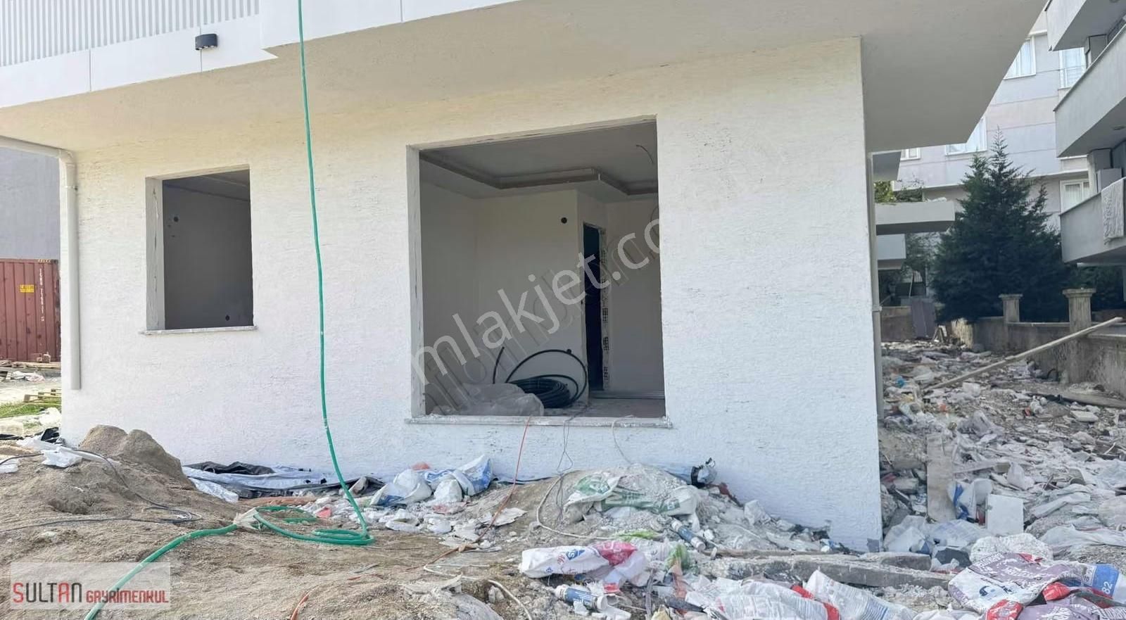 Sultan Gayrımenkulden Marmaray'a Yakın 2 + 1 Yüksek Gırış