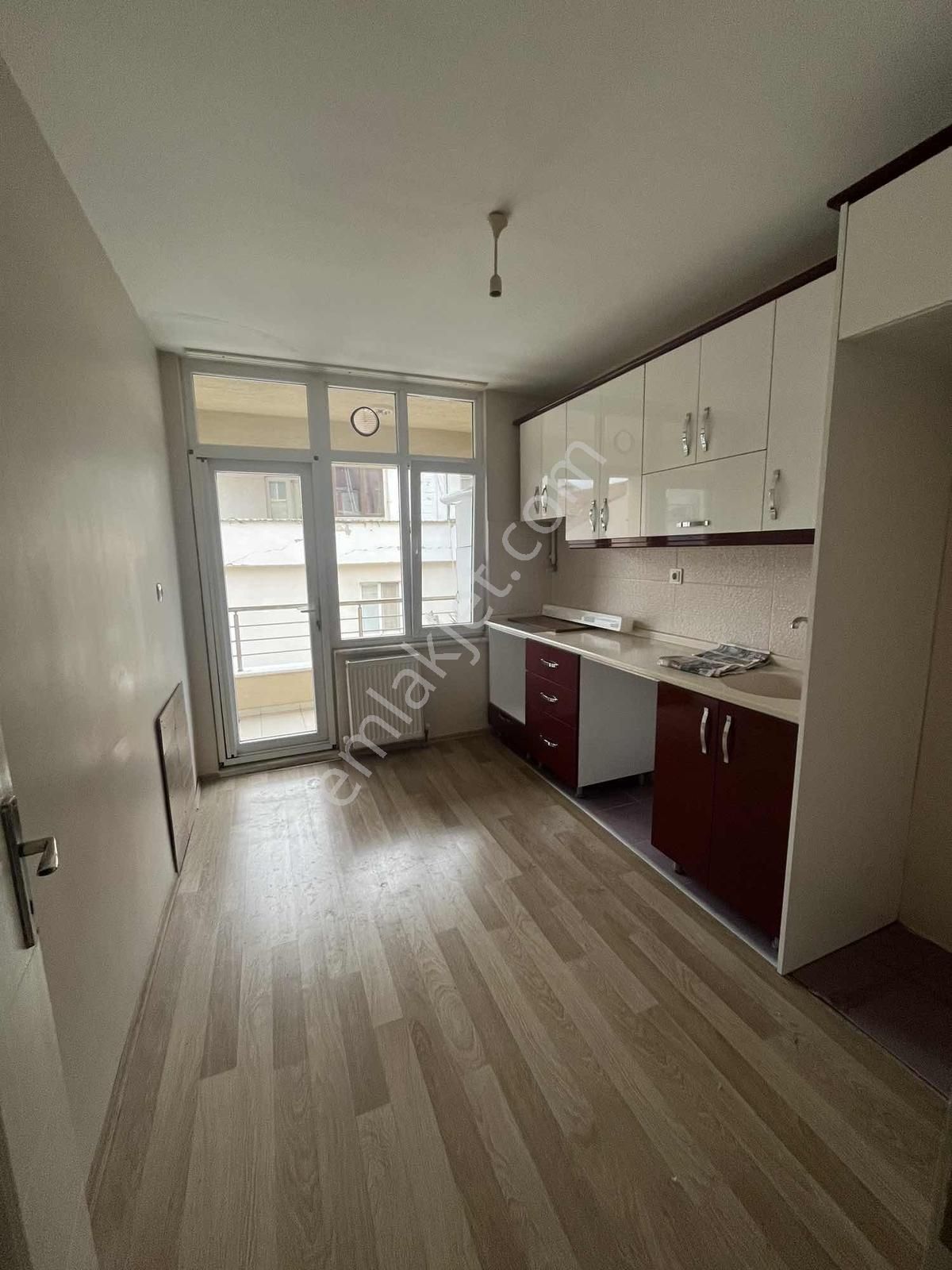 Hürriyet'te Metroya Yakın 1+1 Ayrı Mutfaklı Kiralık Daire - Görsel 7