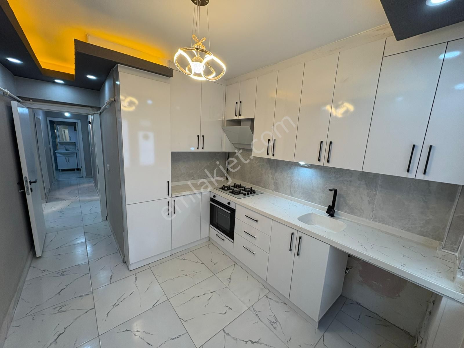 Öz Gayrimenkul'den Plevne Mah'de 3+1 Ara Katta Full+full Daire - Görsel 2