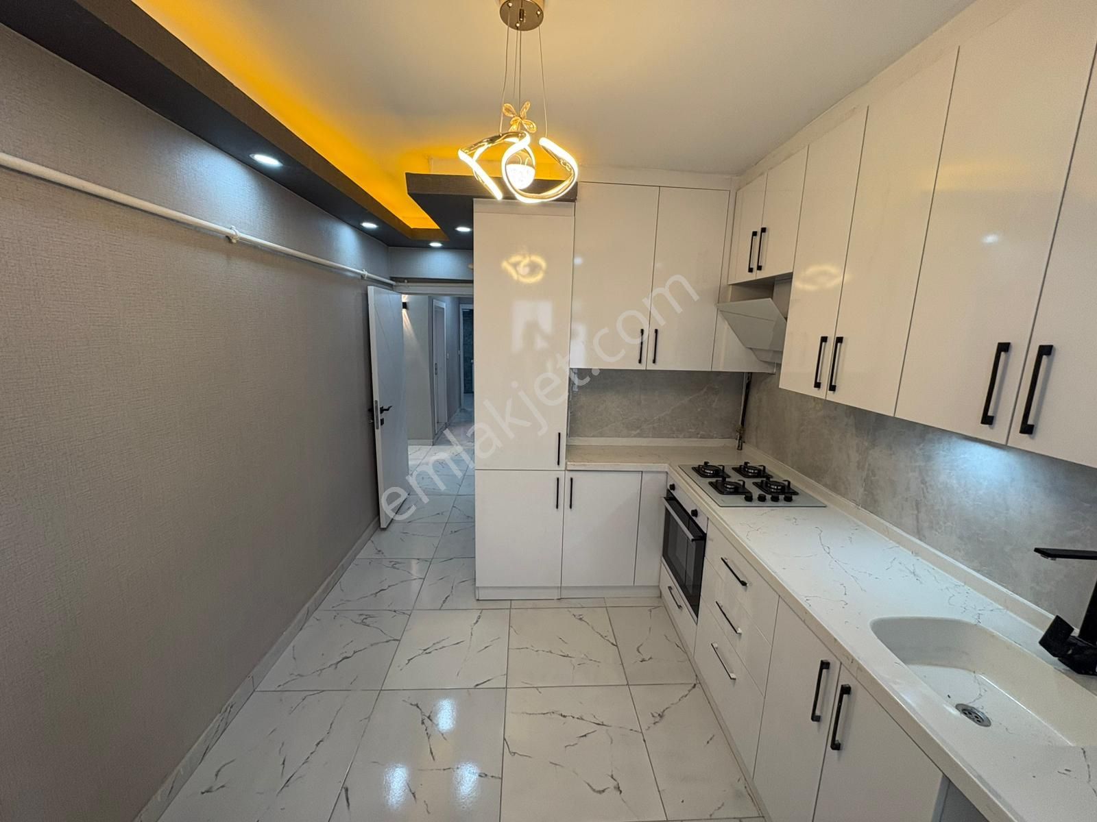 Öz Gayrimenkul'den Plevne Mah'de 3+1 Ara Katta Full+full Daire - Görsel 4