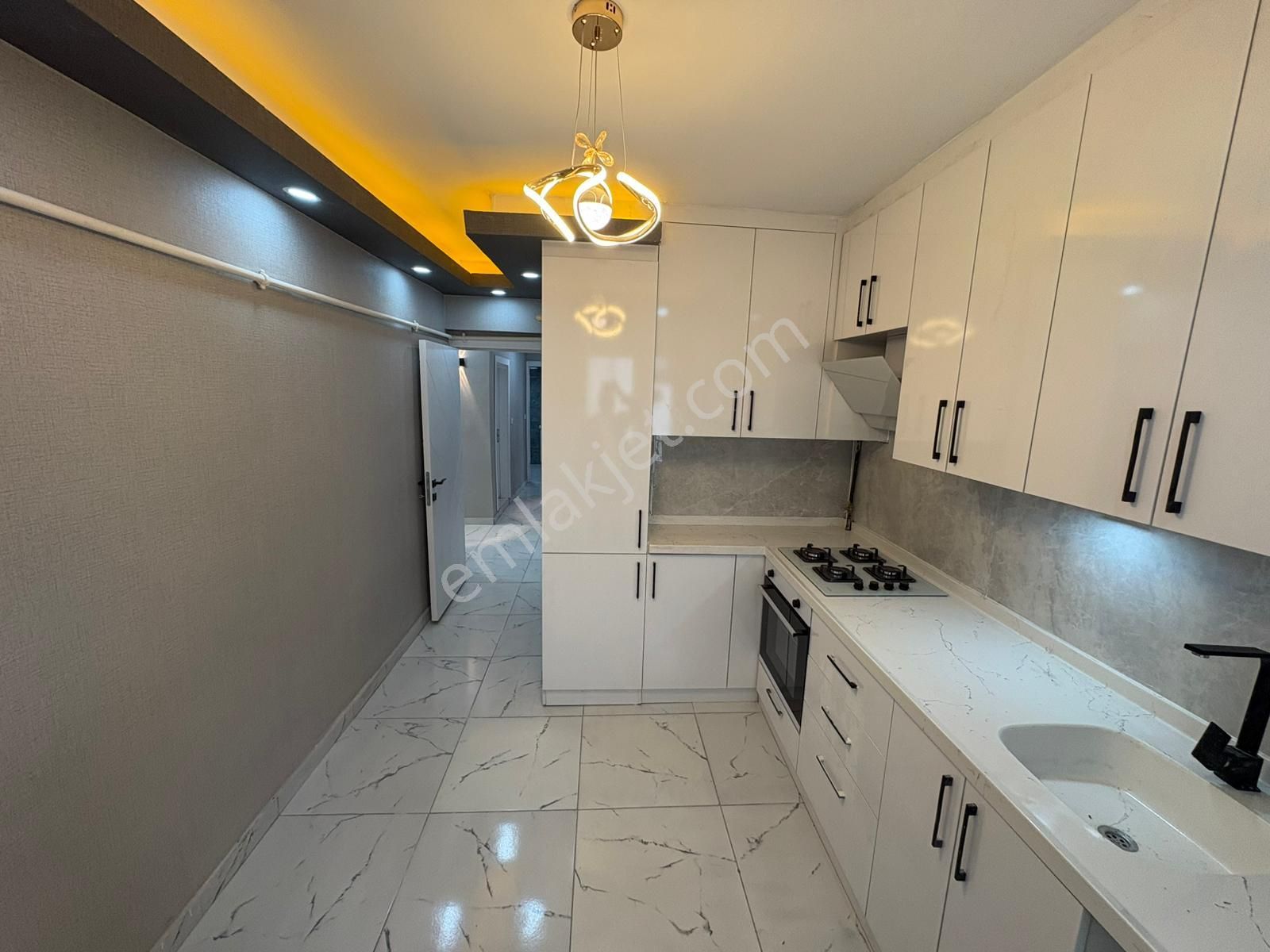 Öz Gayrimenkul'den Plevne Mah'de 3+1 Ara Katta Full+full Daire - Görsel 3