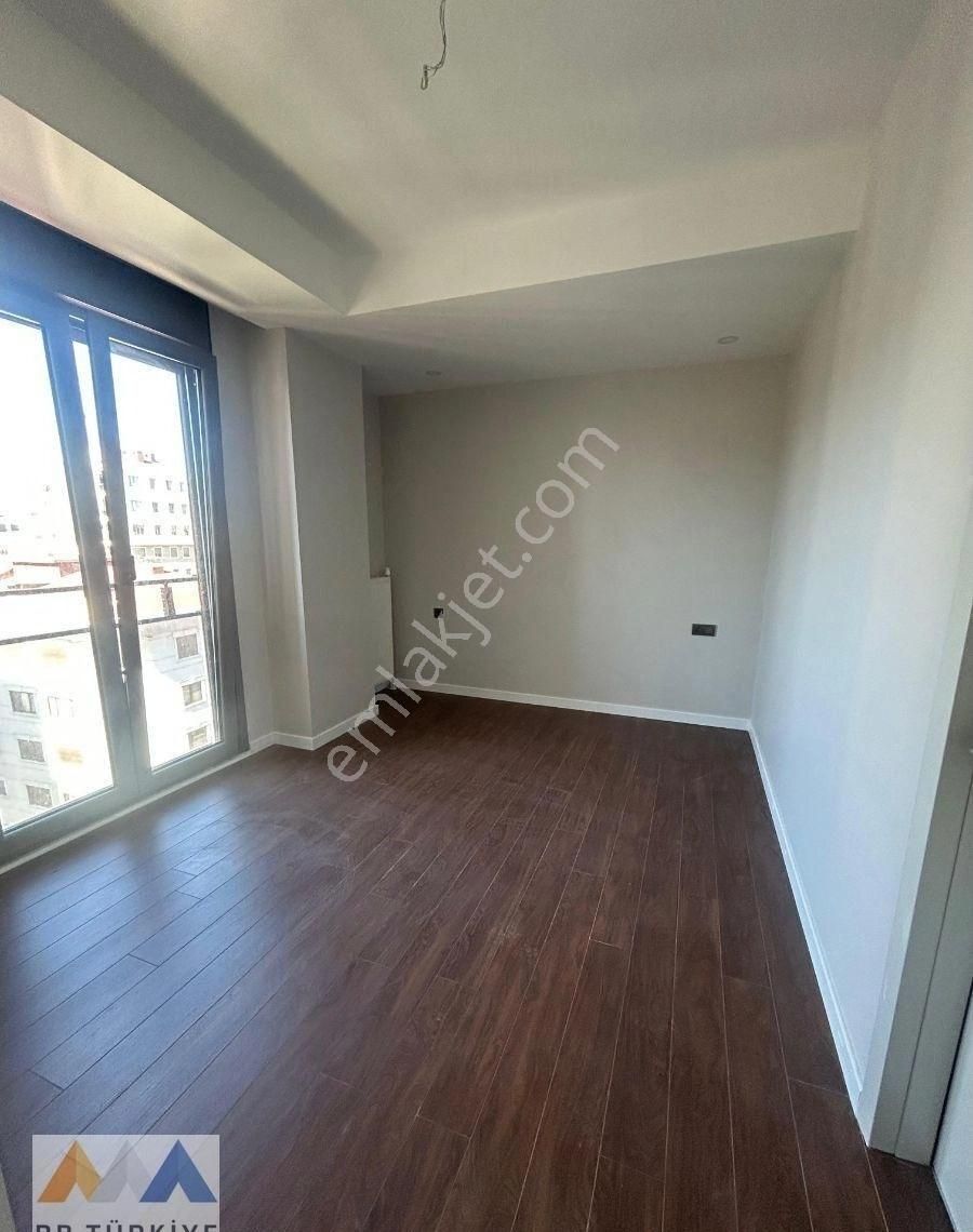 Bostancı Çatalçeşme'de Nezih Sitede Sıfır Satılık 3+1 Daire