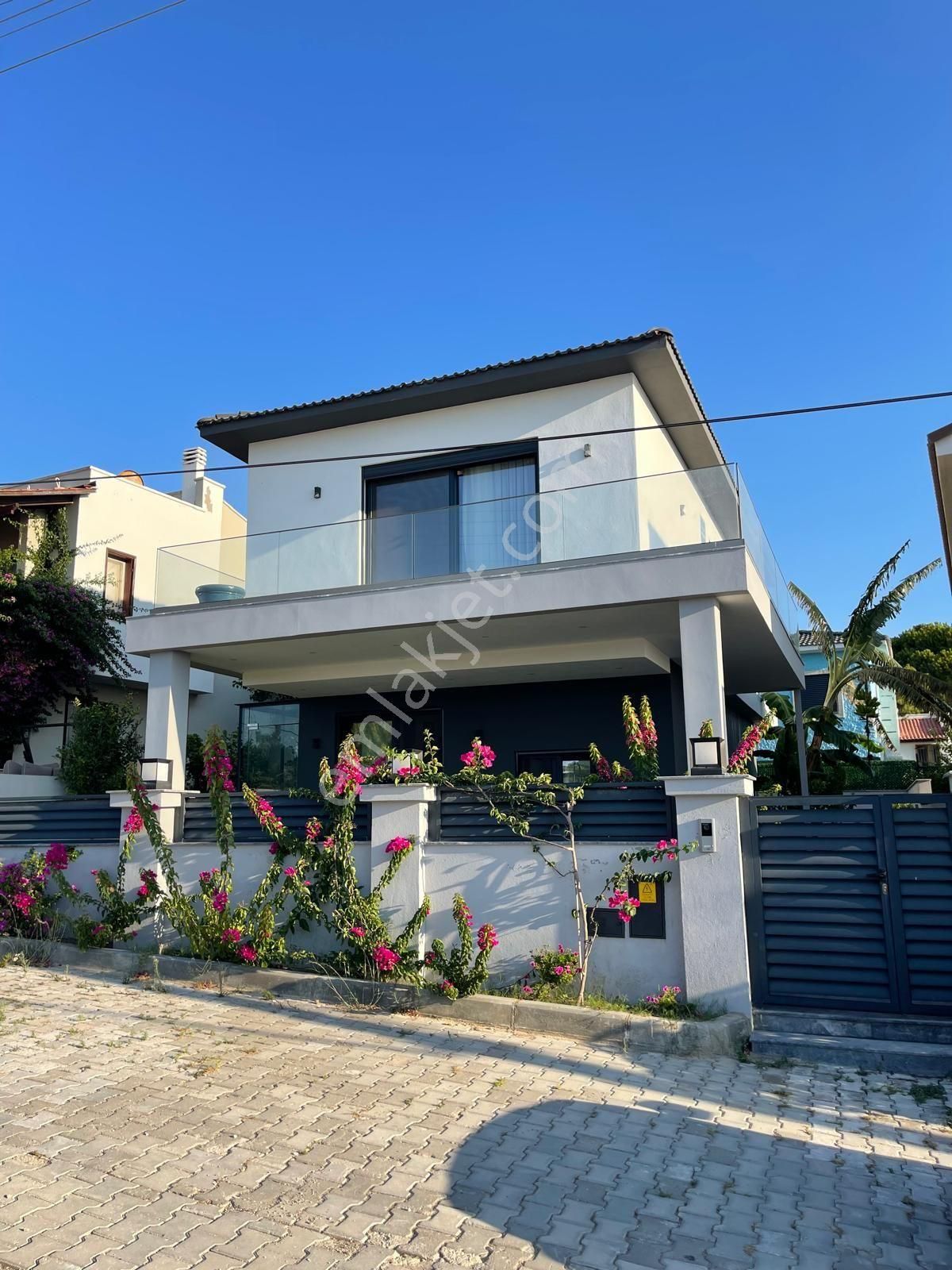 Çeşme'de Plaja 100 Metre Tam Müstakil Havuzlu - Görsel 7