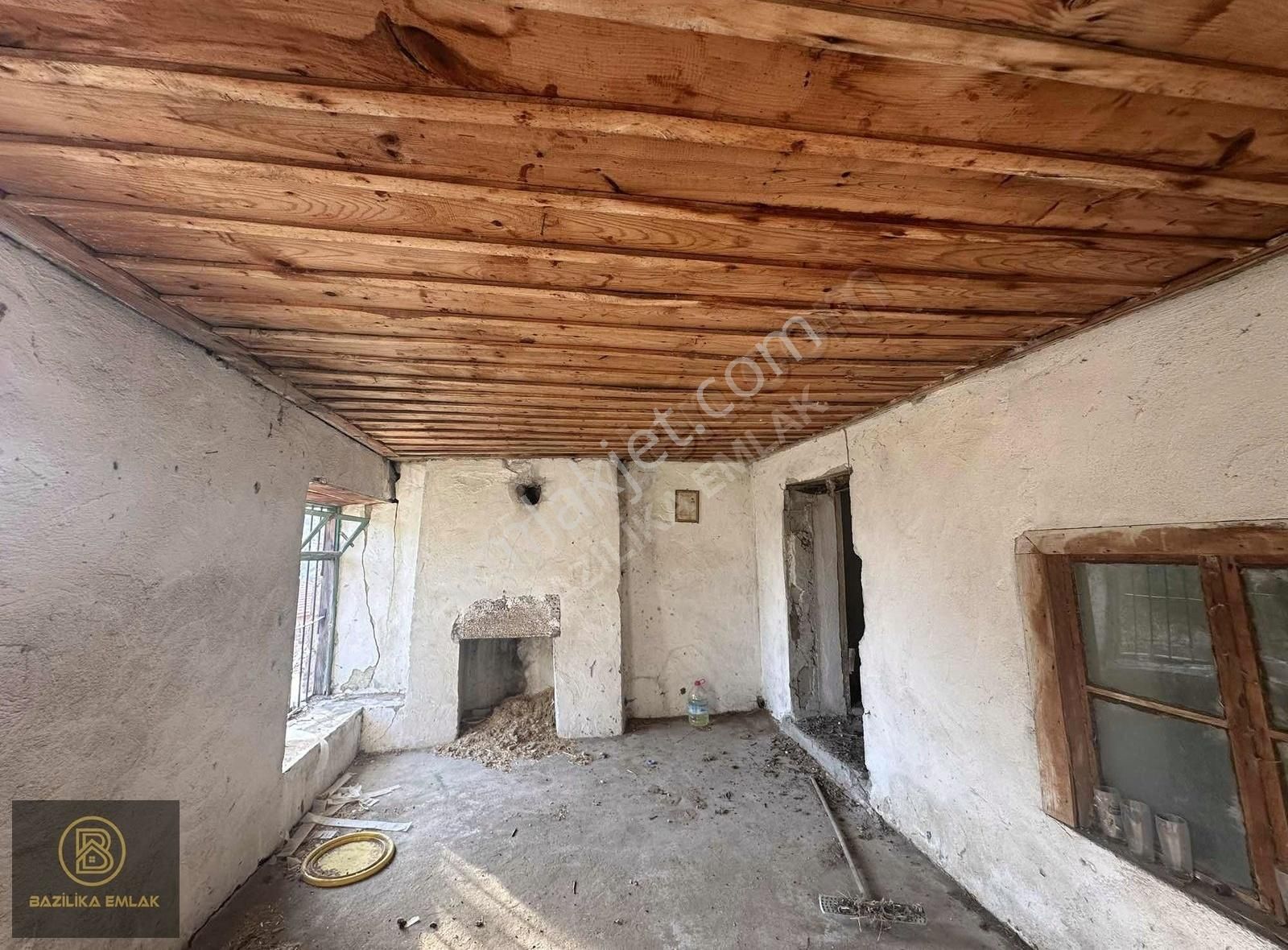 Bergama Merkeze 15 Km Uzaklıkta 635 M2 Taş Ev Ve Arsası - Görsel 24