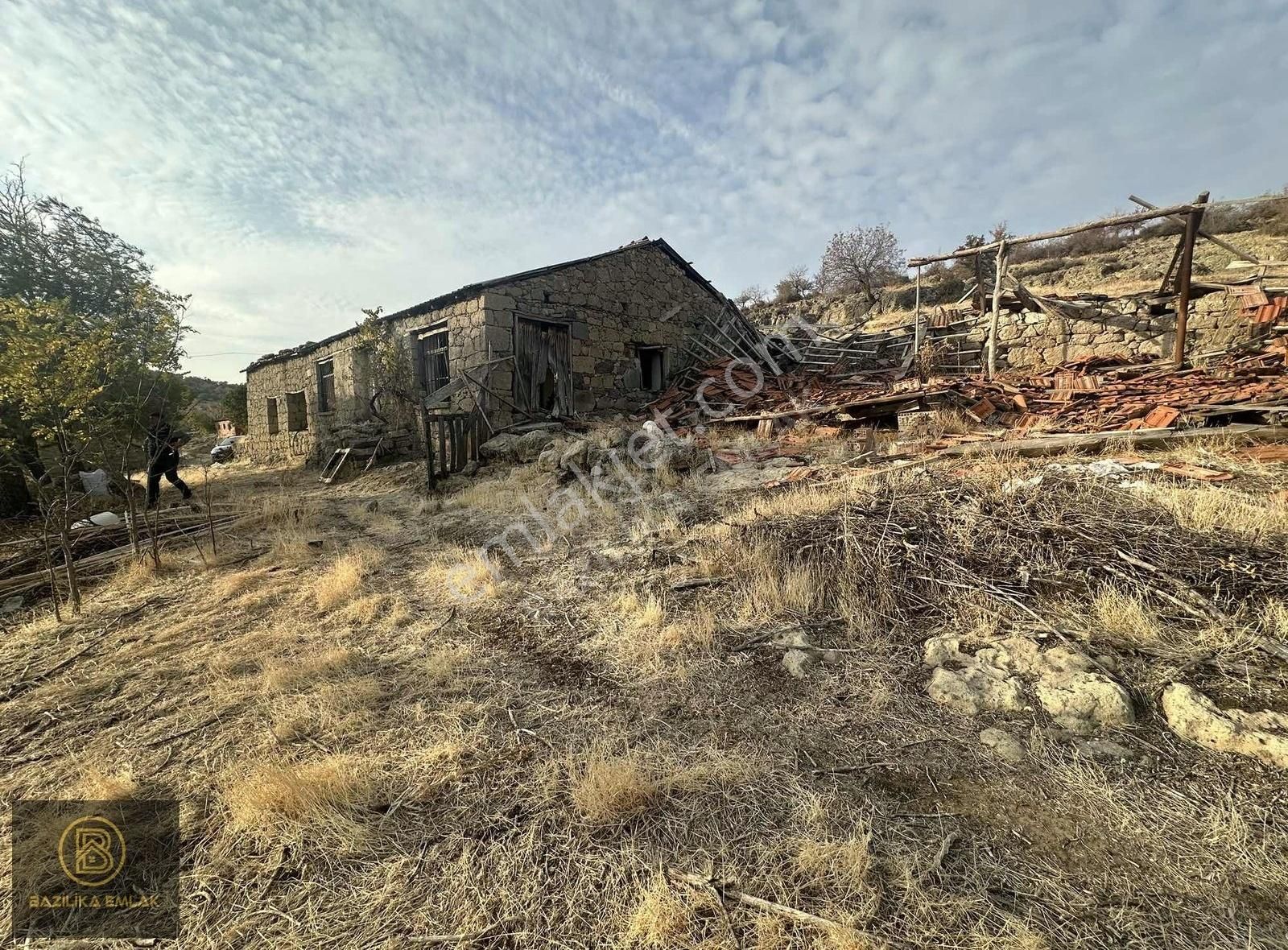 Bergama Merkeze 15 Km Uzaklıkta 635 M2 Taş Ev Ve Arsası - Görsel 5