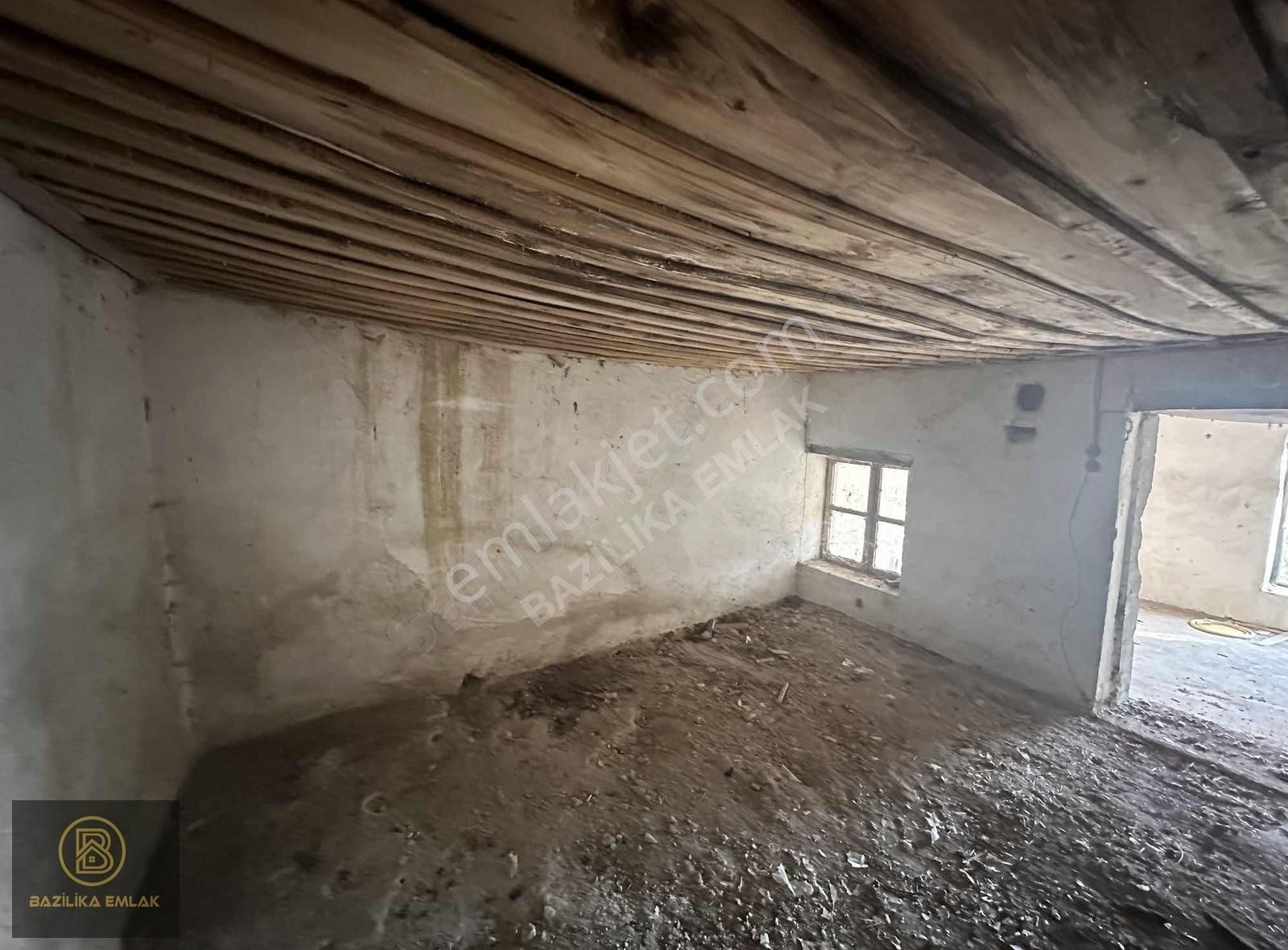 Bergama Merkeze 15 Km Uzaklıkta 635 M2 Taş Ev Ve Arsası - Görsel 6