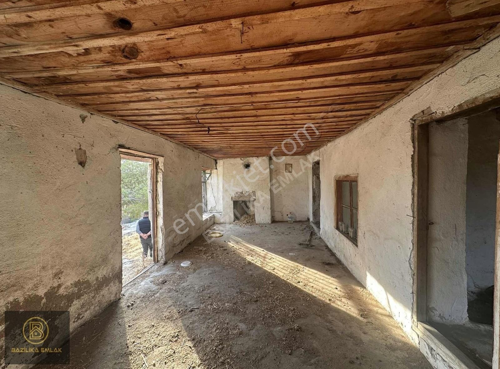 Bergama Merkeze 15 Km Uzaklıkta 635 M2 Taş Ev Ve Arsası - Görsel 18