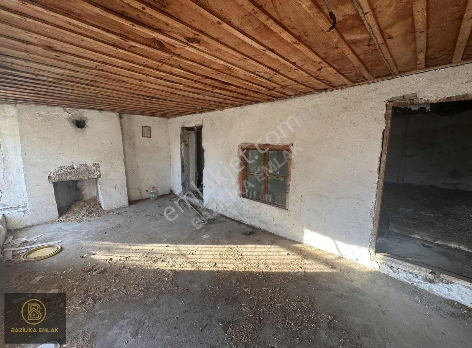 Bergama Merkeze 15 Km Uzaklıkta 635 M2 Taş Ev Ve Arsası - Görsel 19