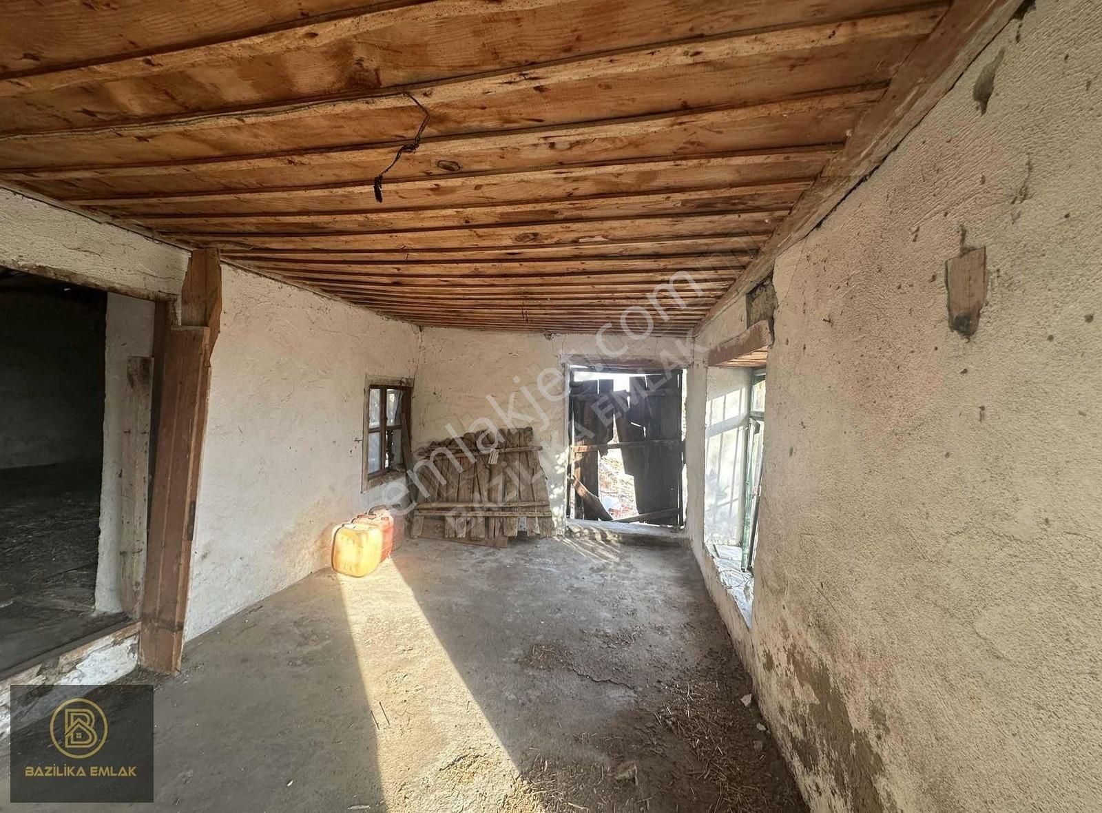 Bergama Merkeze 15 Km Uzaklıkta 635 M2 Taş Ev Ve Arsası - Görsel 13