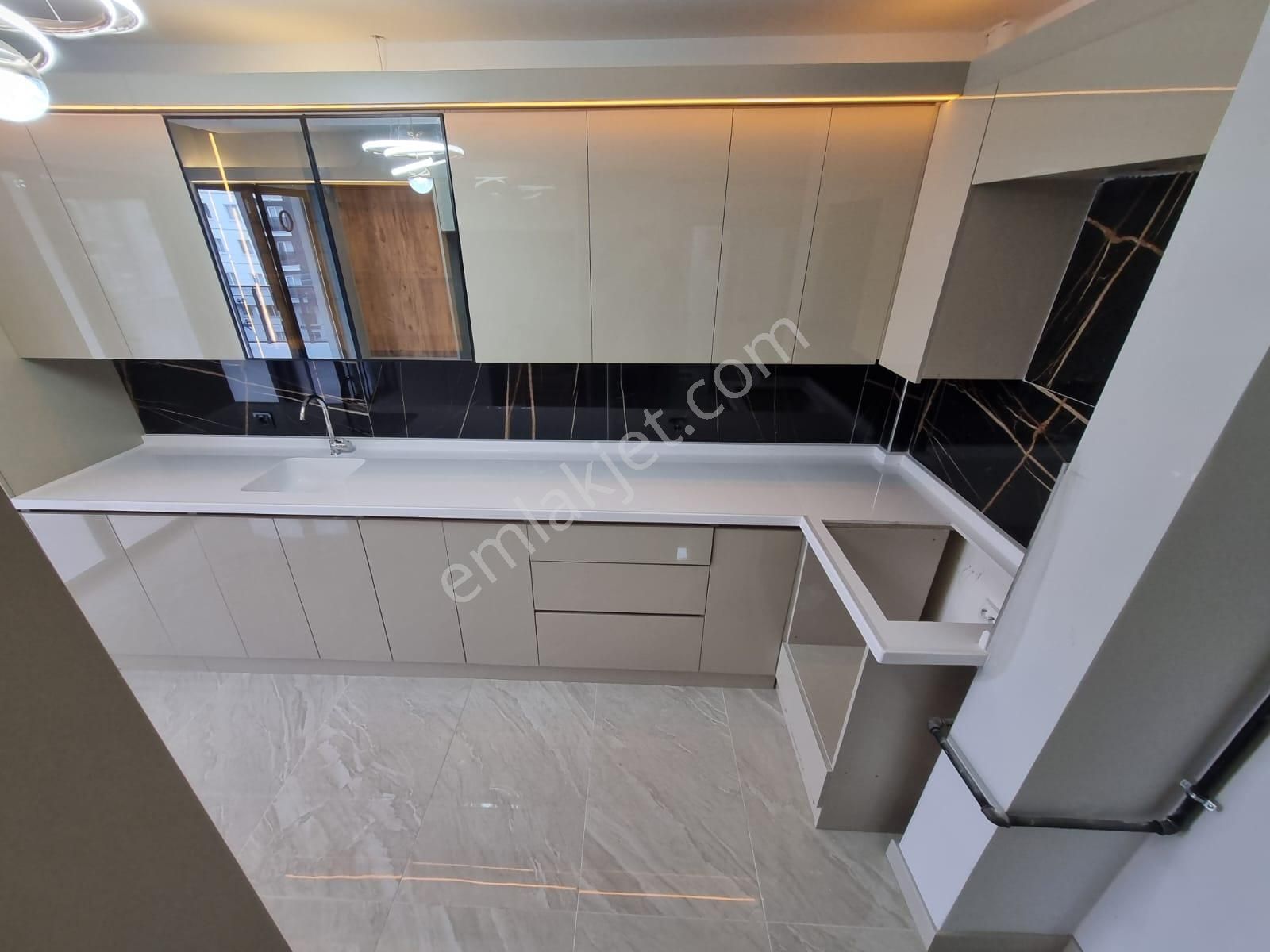 Hazardan Mendereste Ön Cephe Arakat Lüx Yapılı Stılık 3+1 - Görsel 10