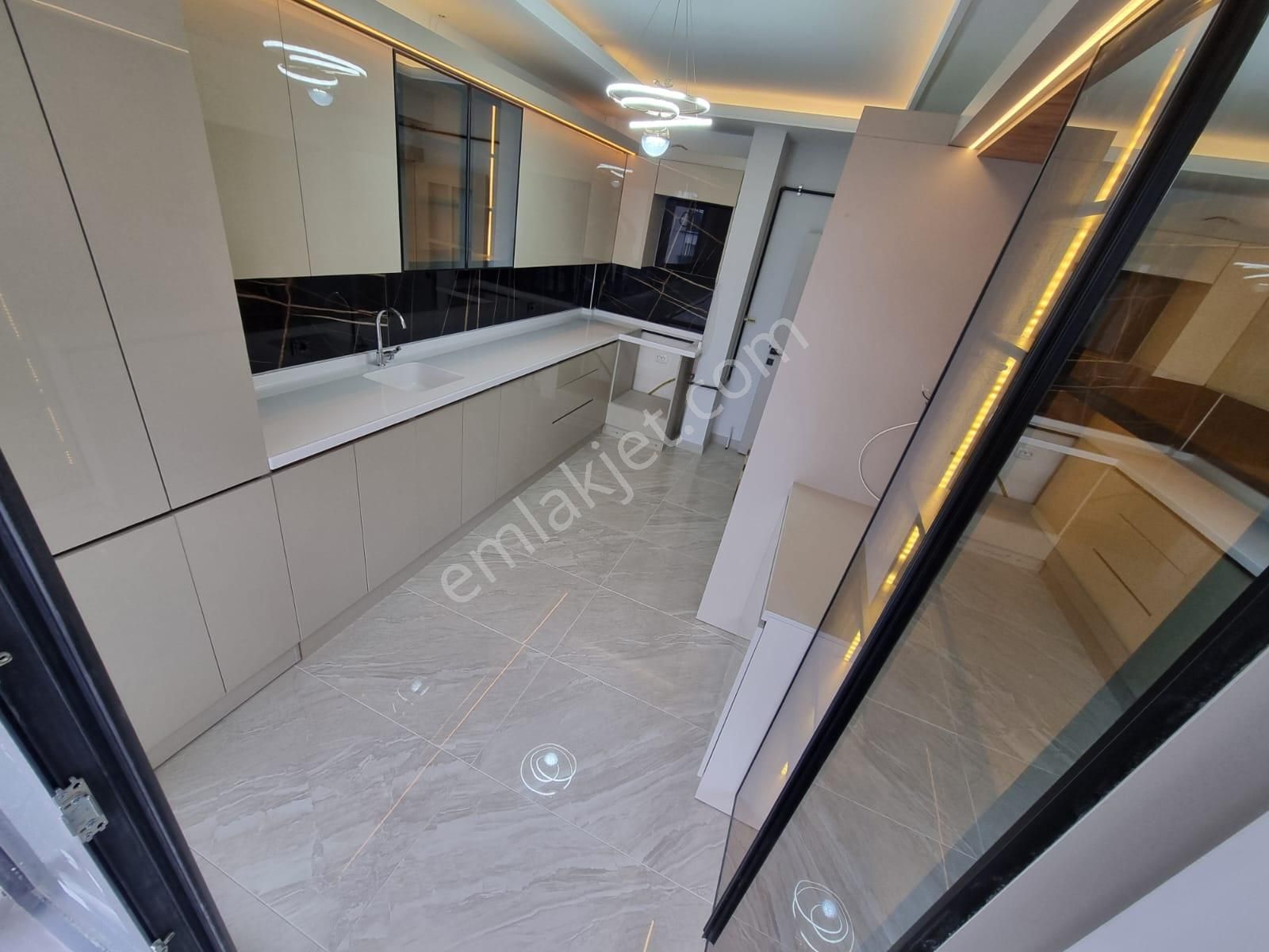 Hazardan Mendereste Ön Cephe Arakat Lüx Yapılı Stılık 3+1 - Görsel 31