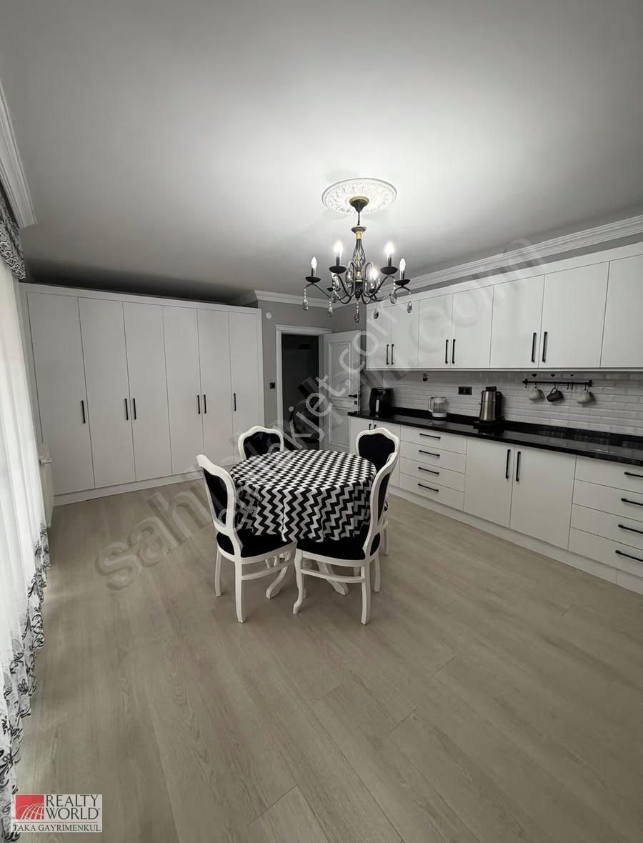 Merkezde 4+1 Satılık Daire